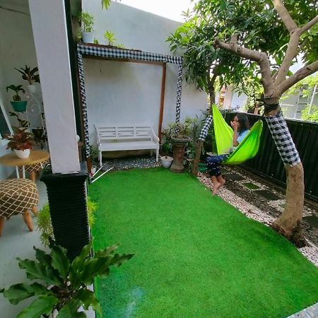 Shifana Homestay Syariah Yogyakarta Kültér fotó