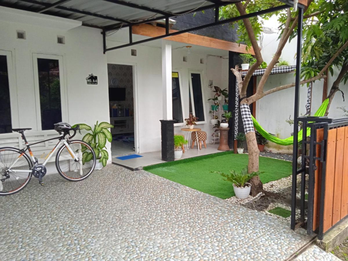 Shifana Homestay Syariah Yogyakarta Kültér fotó