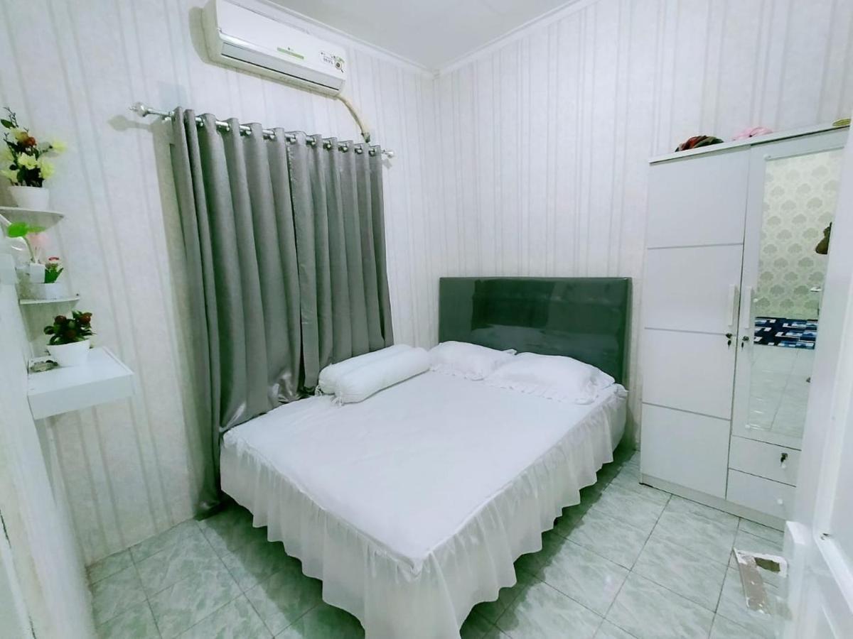 Shifana Homestay Syariah Yogyakarta Kültér fotó