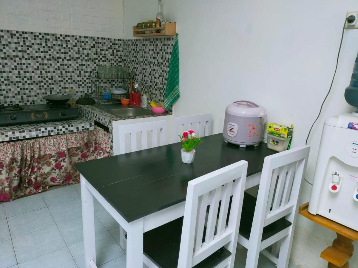 Shifana Homestay Syariah Yogyakarta Kültér fotó